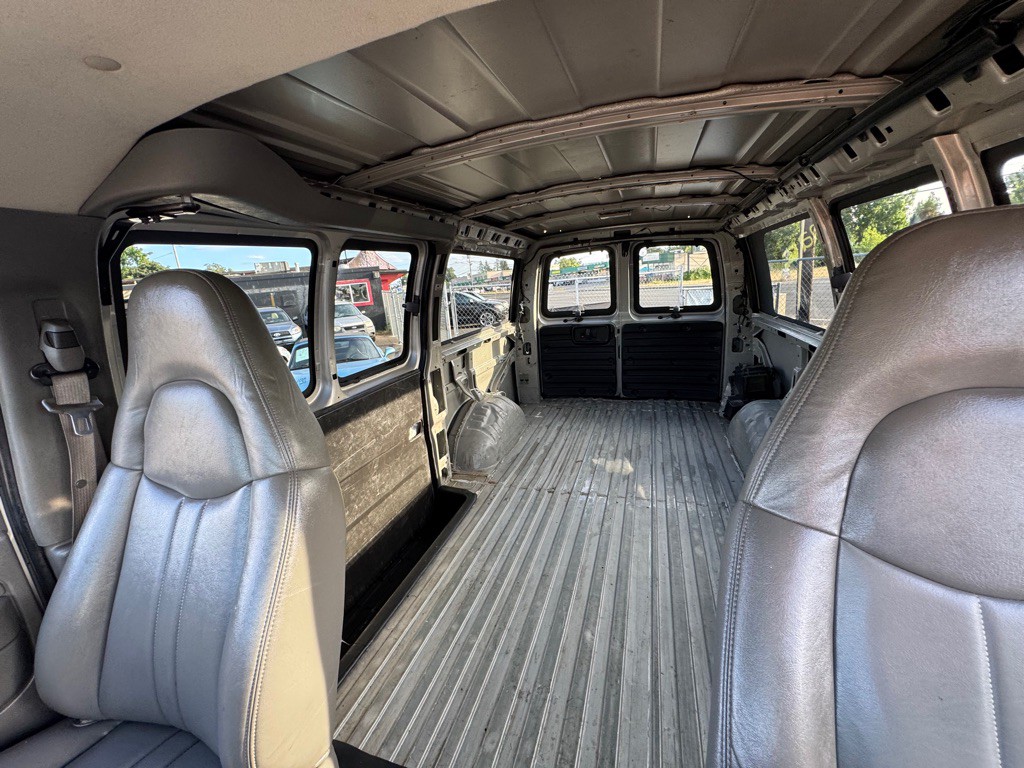 2007 Chevrolet Express Image 12