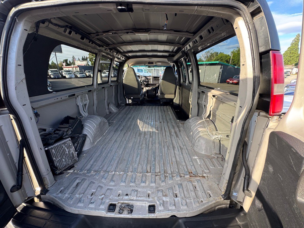 2007 Chevrolet Express Image 13