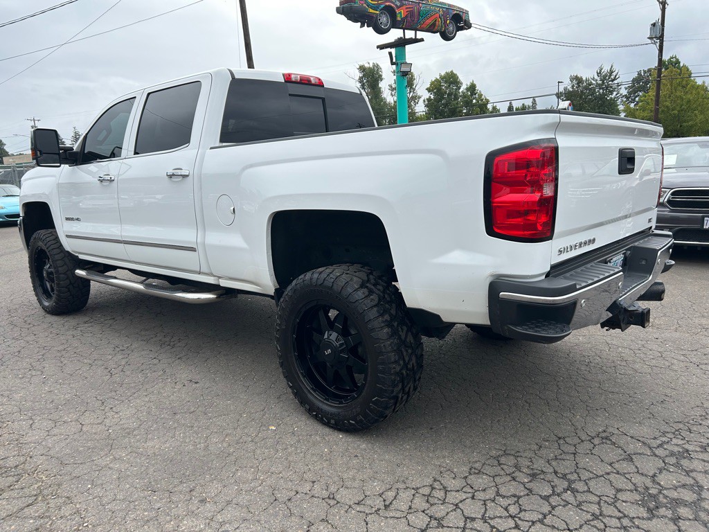 2015 Chevrolet Silverado 1500 Image 2
