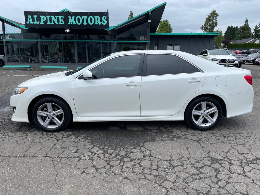 2014 Toyota Camry Image 2