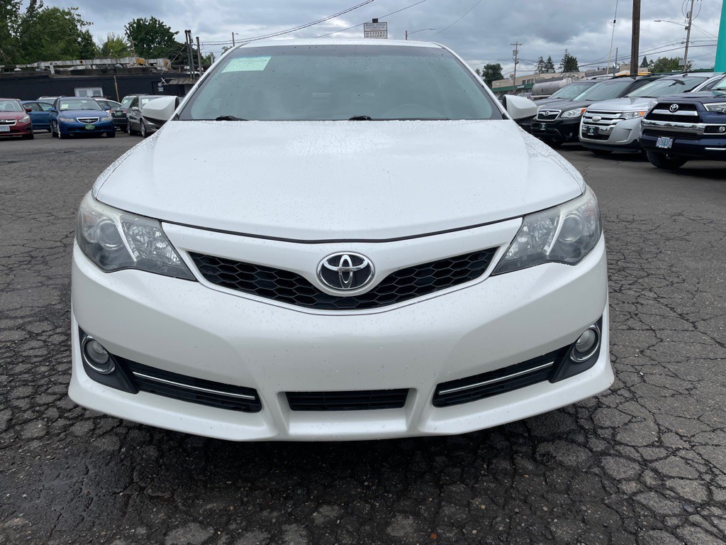 2014 Toyota Camry Image 8