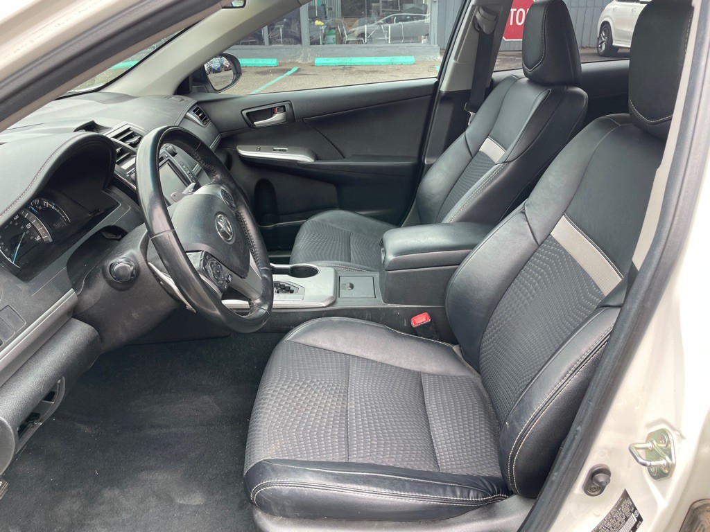 2014 Toyota Camry Image 9