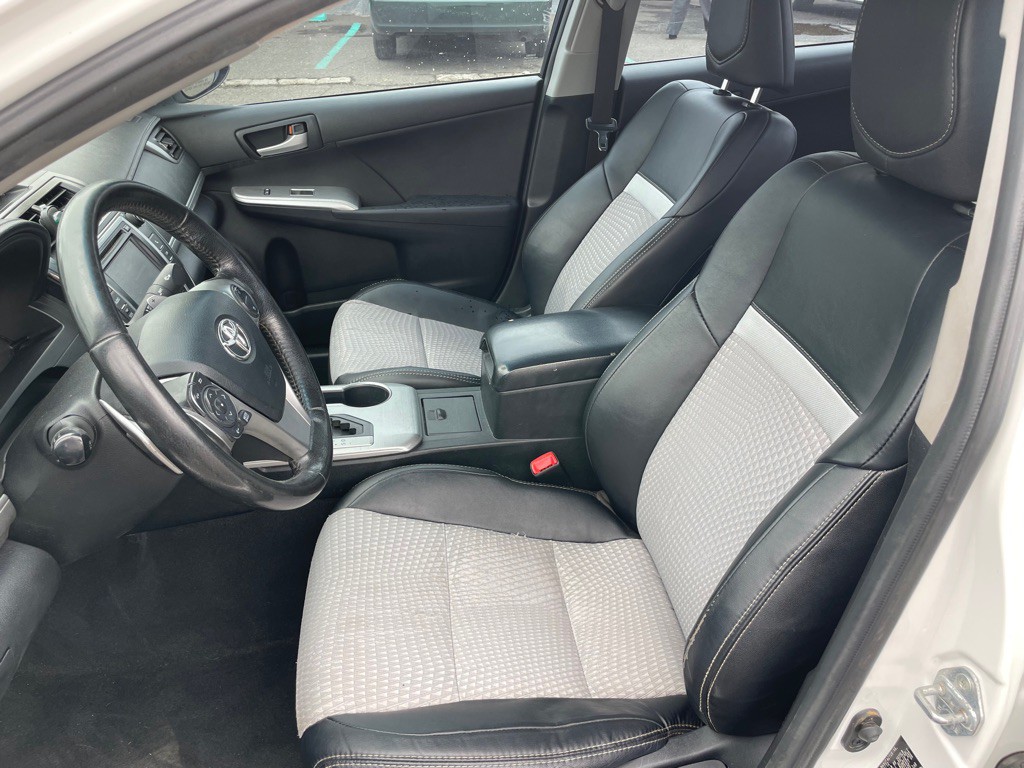 2012 Toyota Camry Image 9