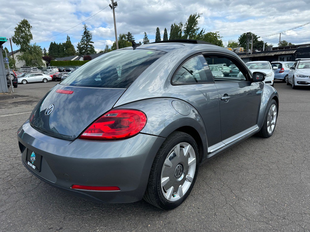 2013 Volkswagen Beetle Image 4