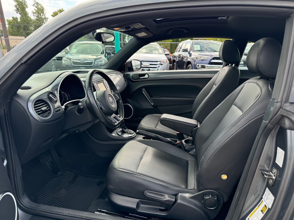 2013 Volkswagen Beetle Image 7