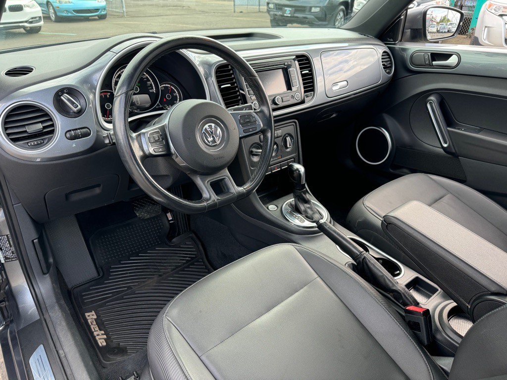 2013 Volkswagen Beetle Image 9