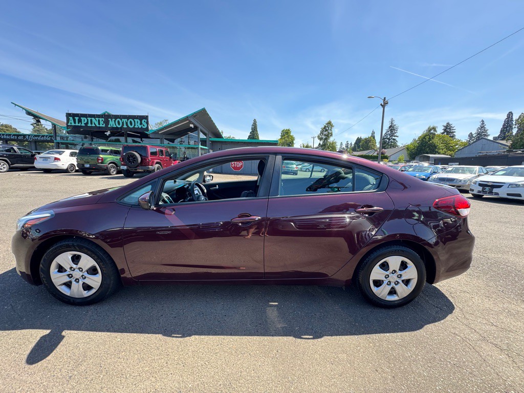 2017 Kia Forte Image 2