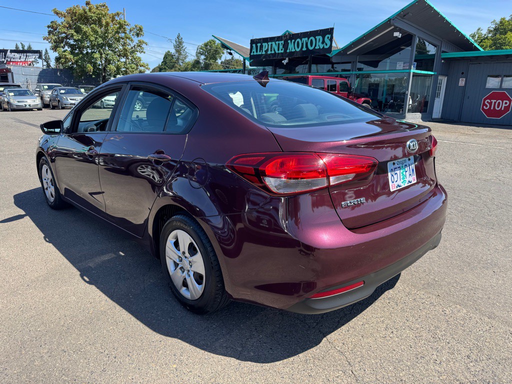 2017 Kia Forte Image 3