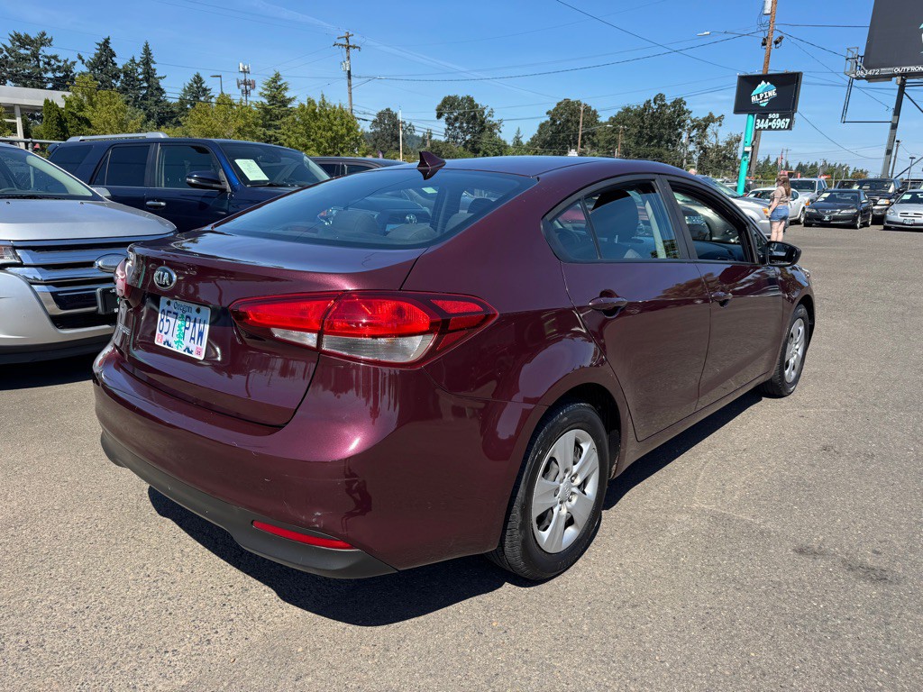 2017 Kia Forte Image 4
