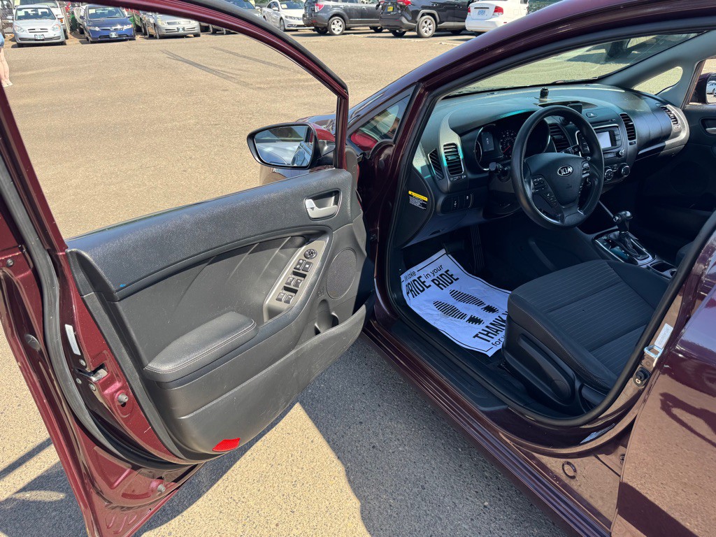 2017 Kia Forte Image 8