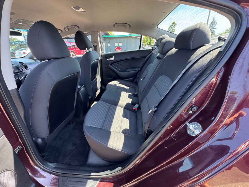 2017 Kia Forte Image 11