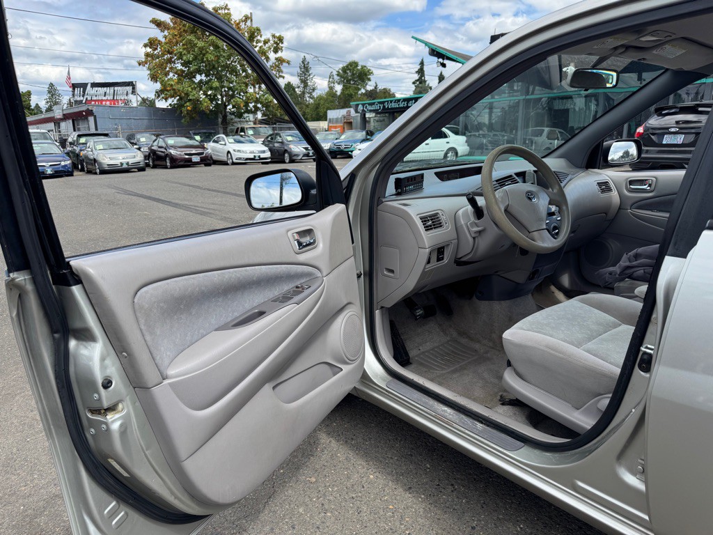 2001 Toyota Prius Image 8