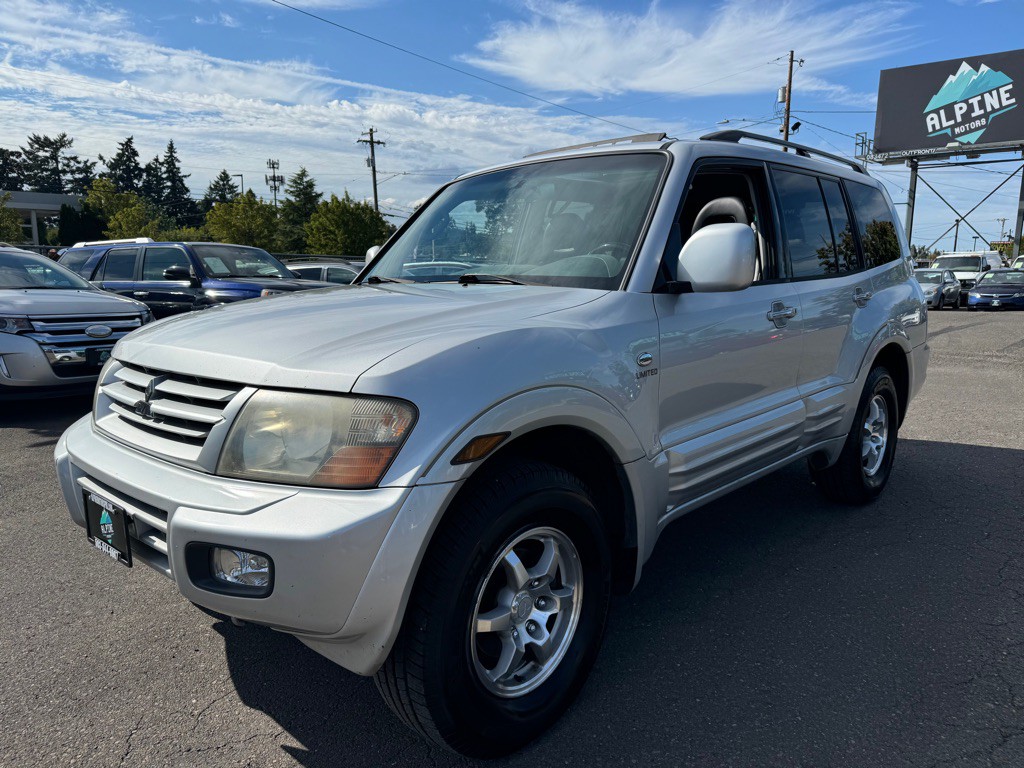 2002 Mitsubishi Montero Image 1
