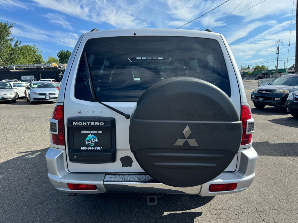 2002 Mitsubishi Montero Image 3