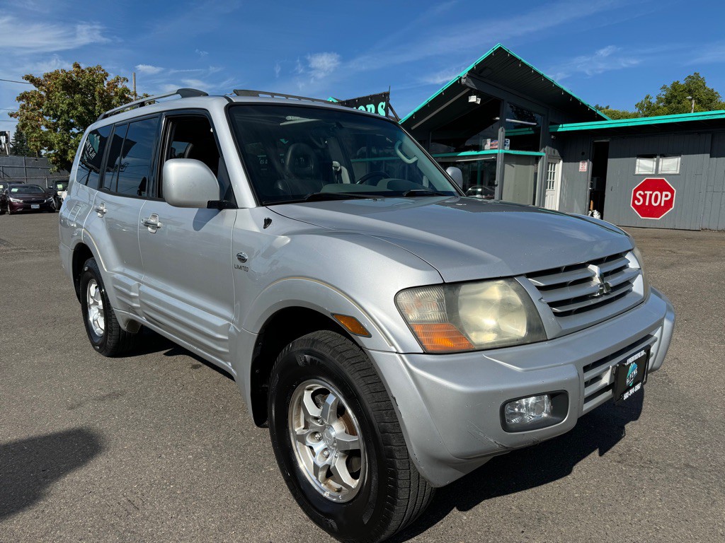2002 Mitsubishi Montero Image 5