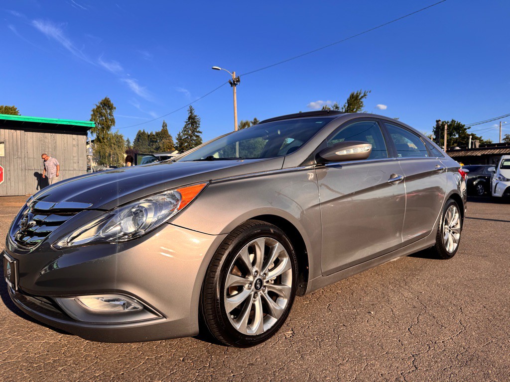 2011 Hyundai Sonata Image 1