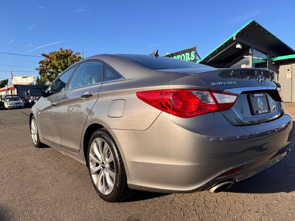 2011 Hyundai Sonata Image 3