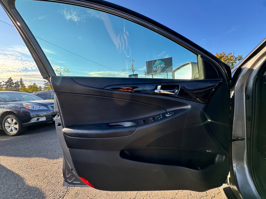 2011 Hyundai Sonata Image 10