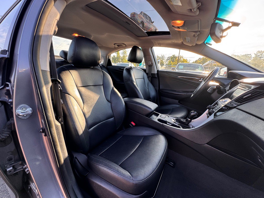 2011 Hyundai Sonata Image 14