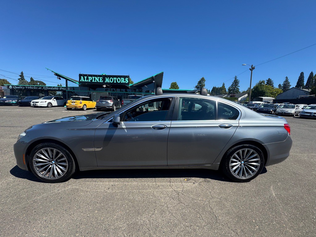 2012 BMW 7 Series Image 2