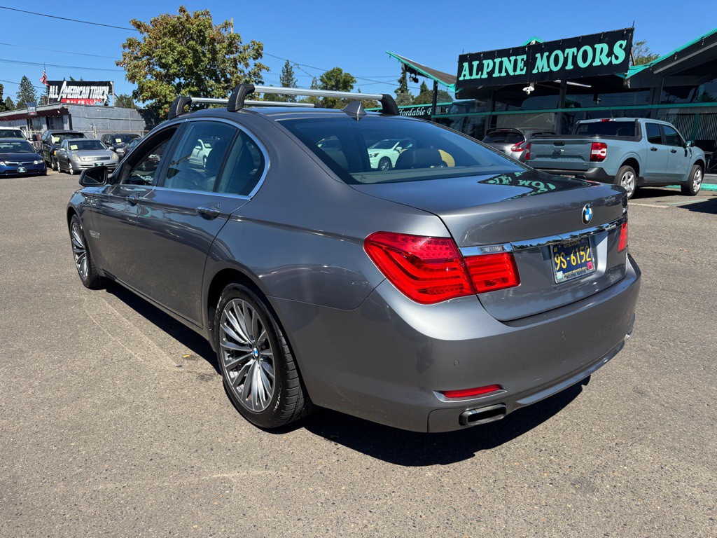 2012 BMW 7 Series Image 3