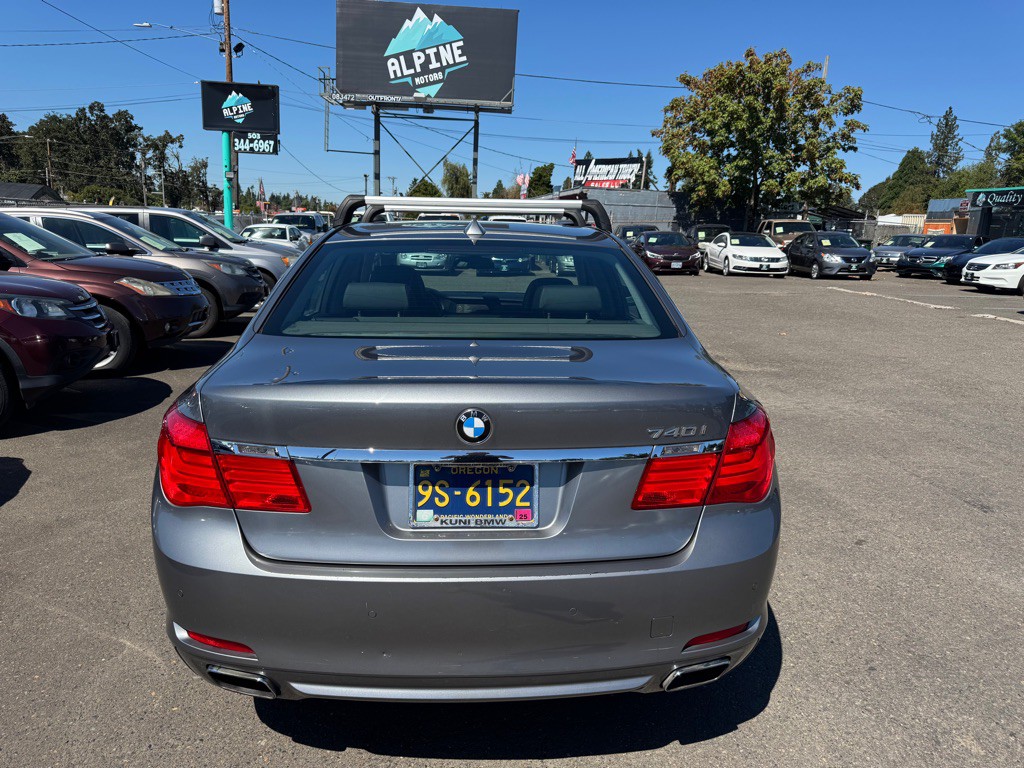 2012 BMW 7 Series Image 4
