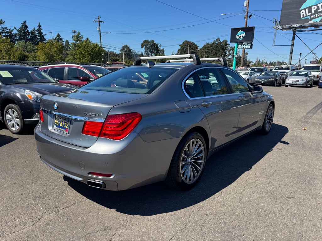 2012 BMW 7 Series Image 5