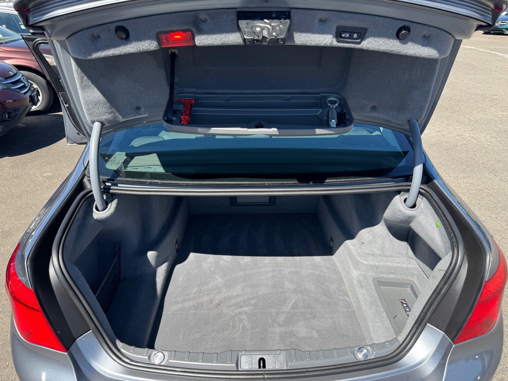 2012 BMW 7 Series Image 16