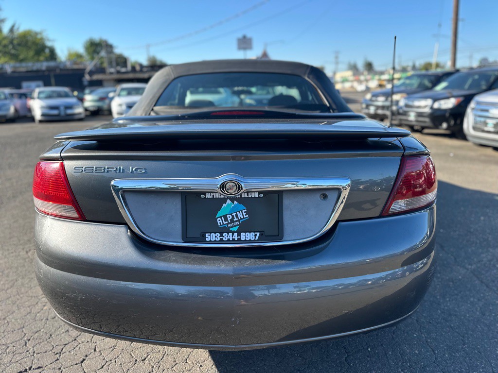 2005 Chrysler Sebring Image 3