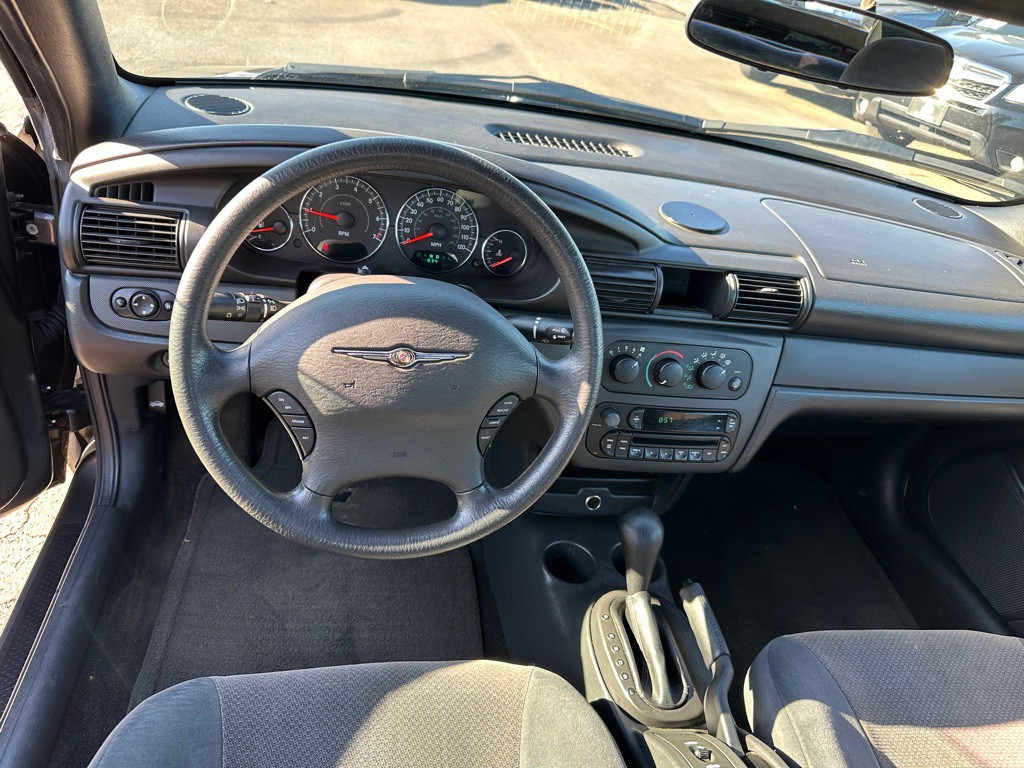 2005 Chrysler Sebring Image 9