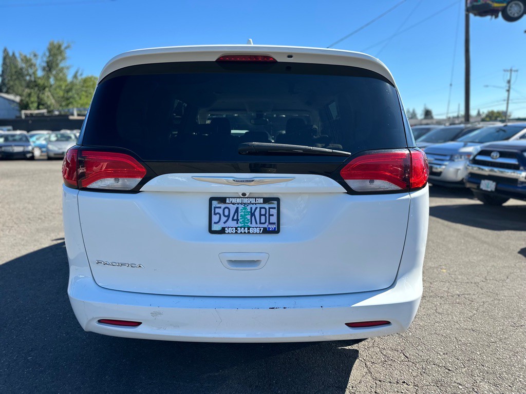 2017 Chrysler Pacifica Image 3