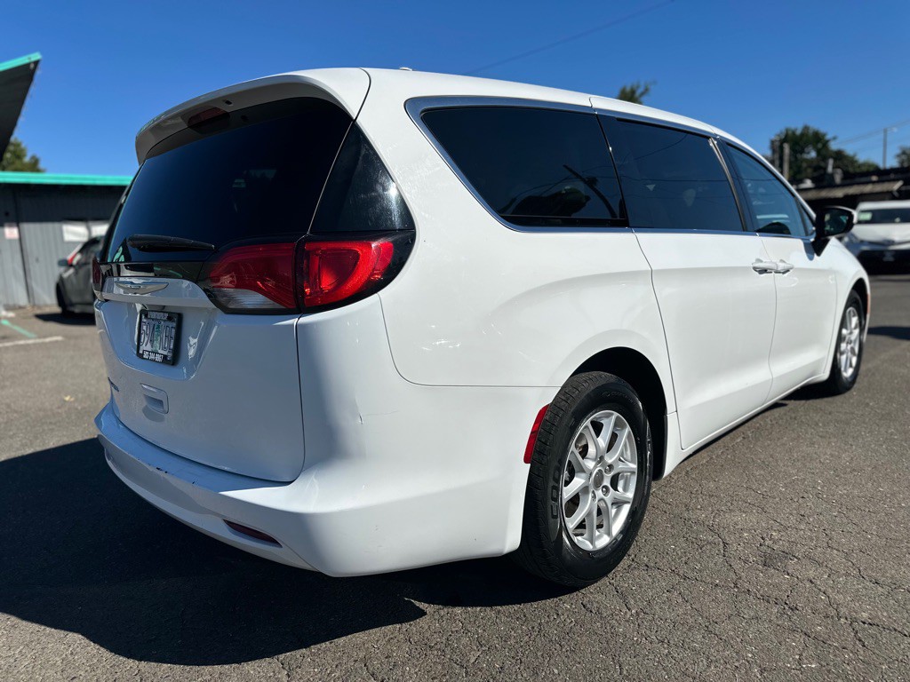 2017 Chrysler Pacifica Image 4