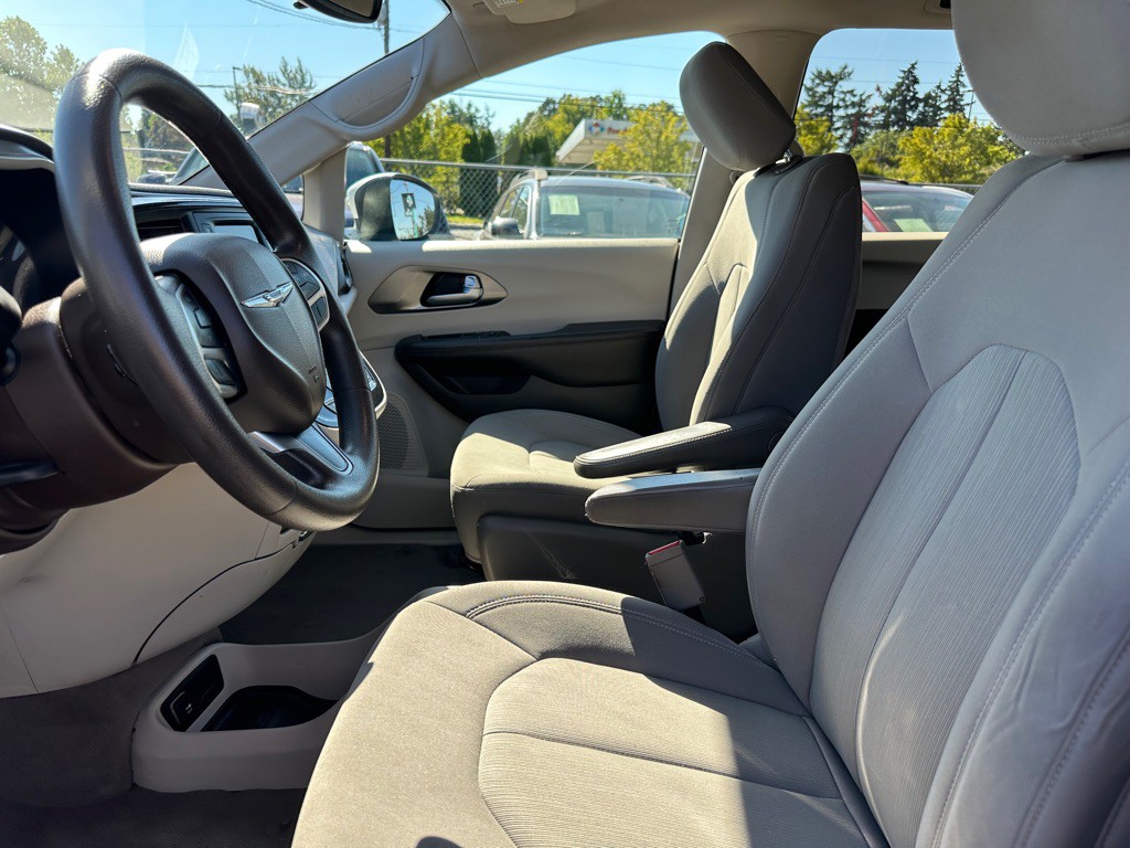 2017 Chrysler Pacifica Image 7