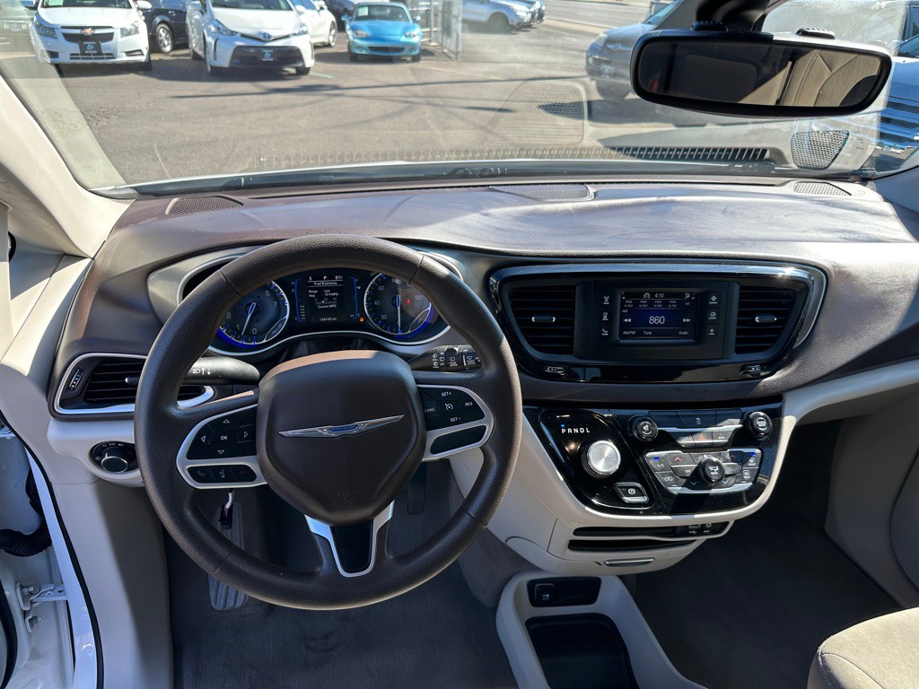2017 Chrysler Pacifica Image 10