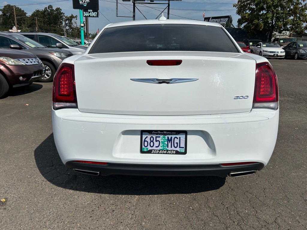 2019 Chrysler 300 Image 3