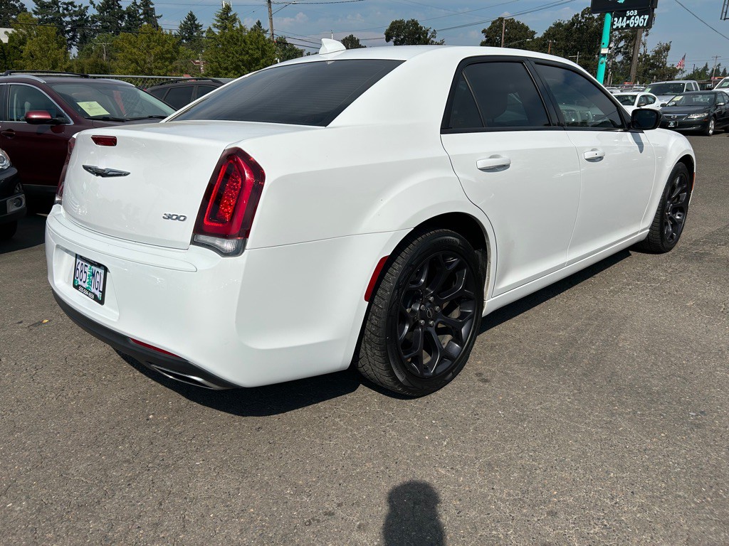 2019 Chrysler 300 Image 4