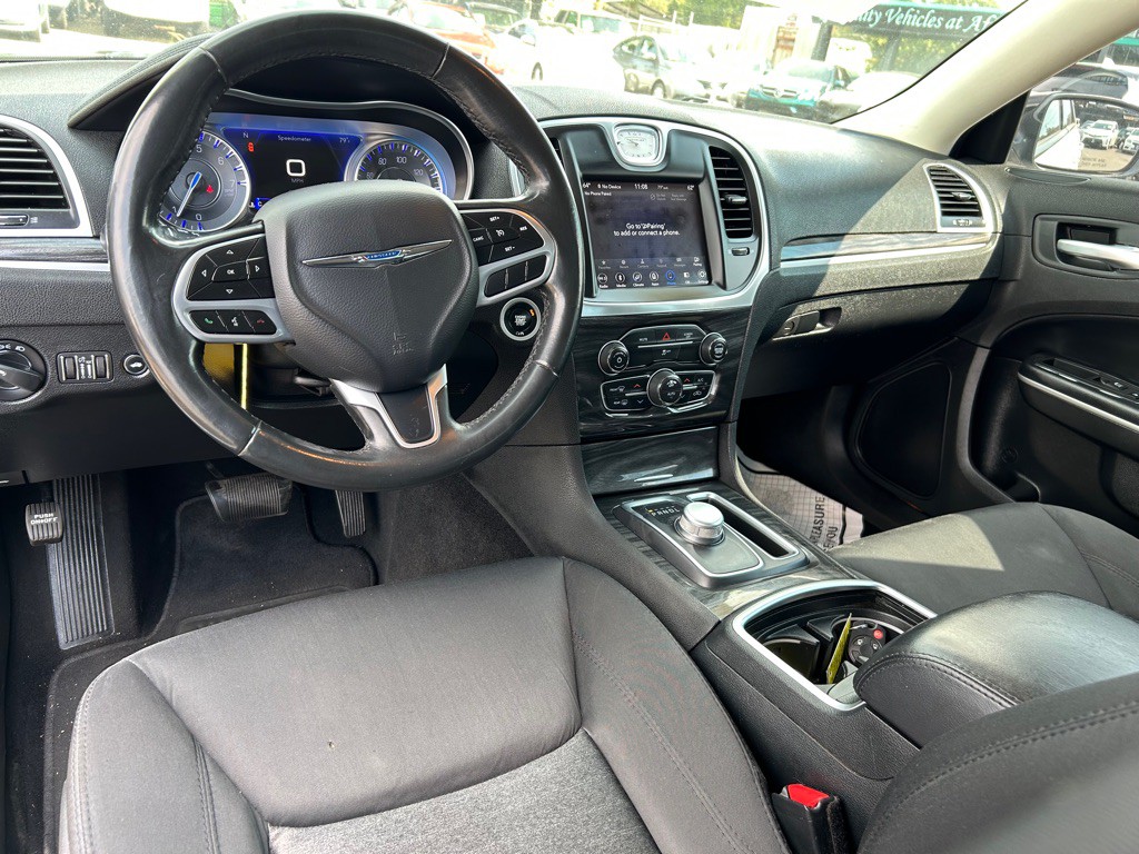 2019 Chrysler 300 Image 9