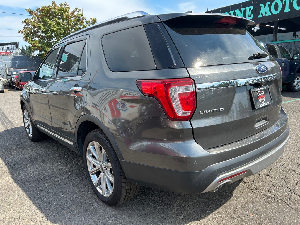 2016 Ford Explorer Image 2