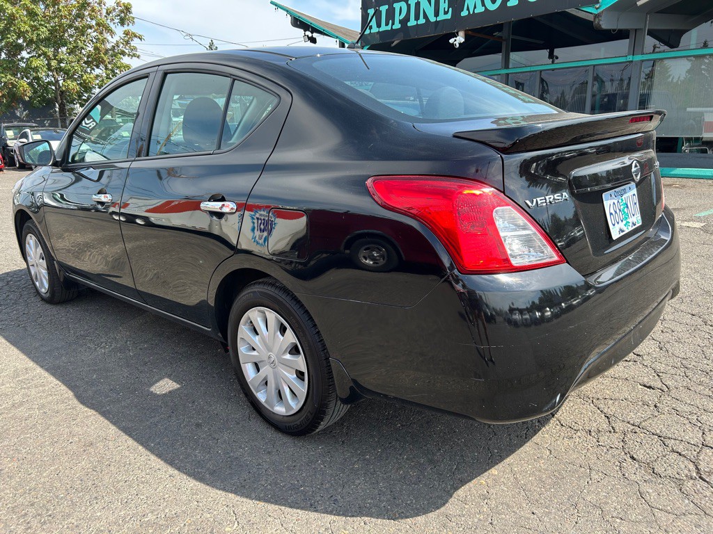 2018 Nissan Versa Image 2