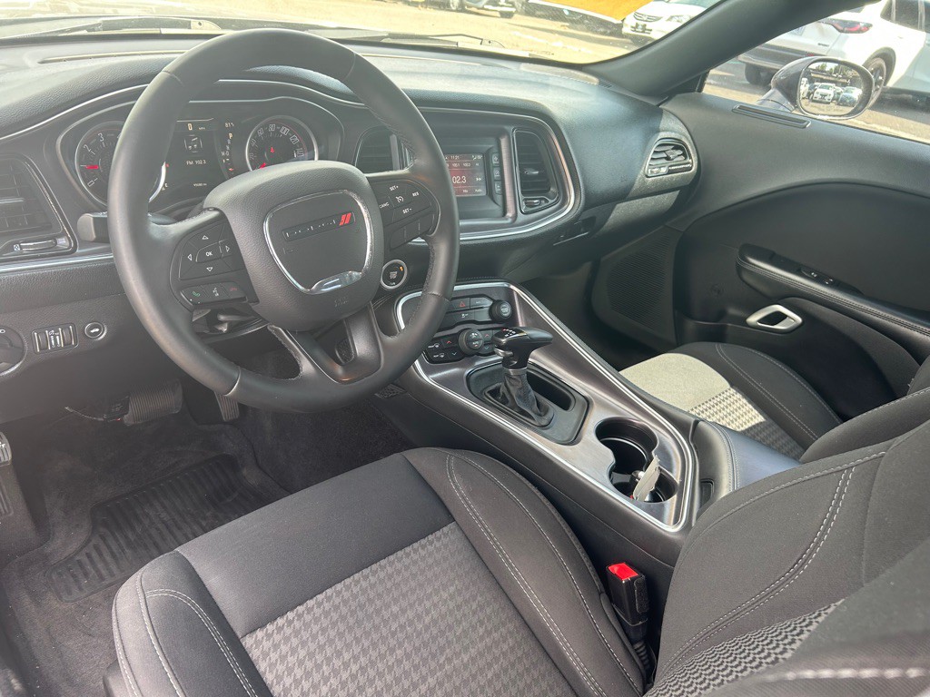 2016 Dodge Challenger Image 8