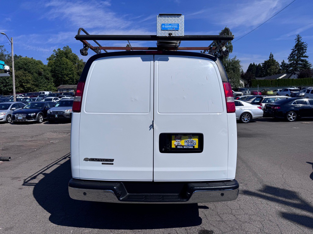2015 Chevrolet Express Image 4