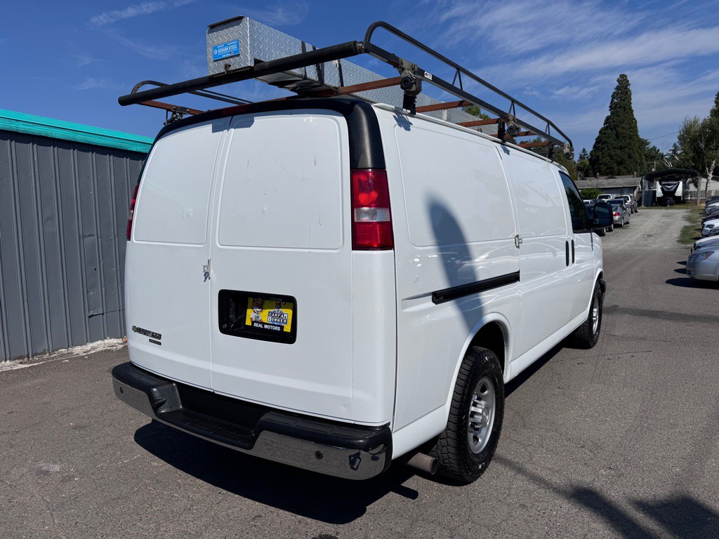 2015 Chevrolet Express Image 5