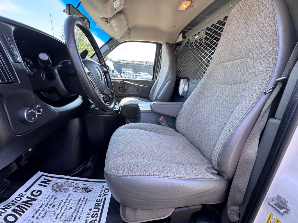 2015 Chevrolet Express Image 9