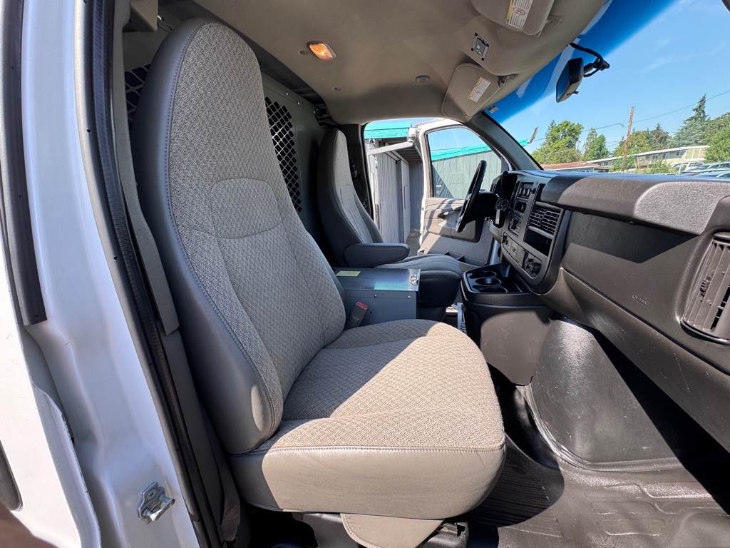 2015 Chevrolet Express Image 10