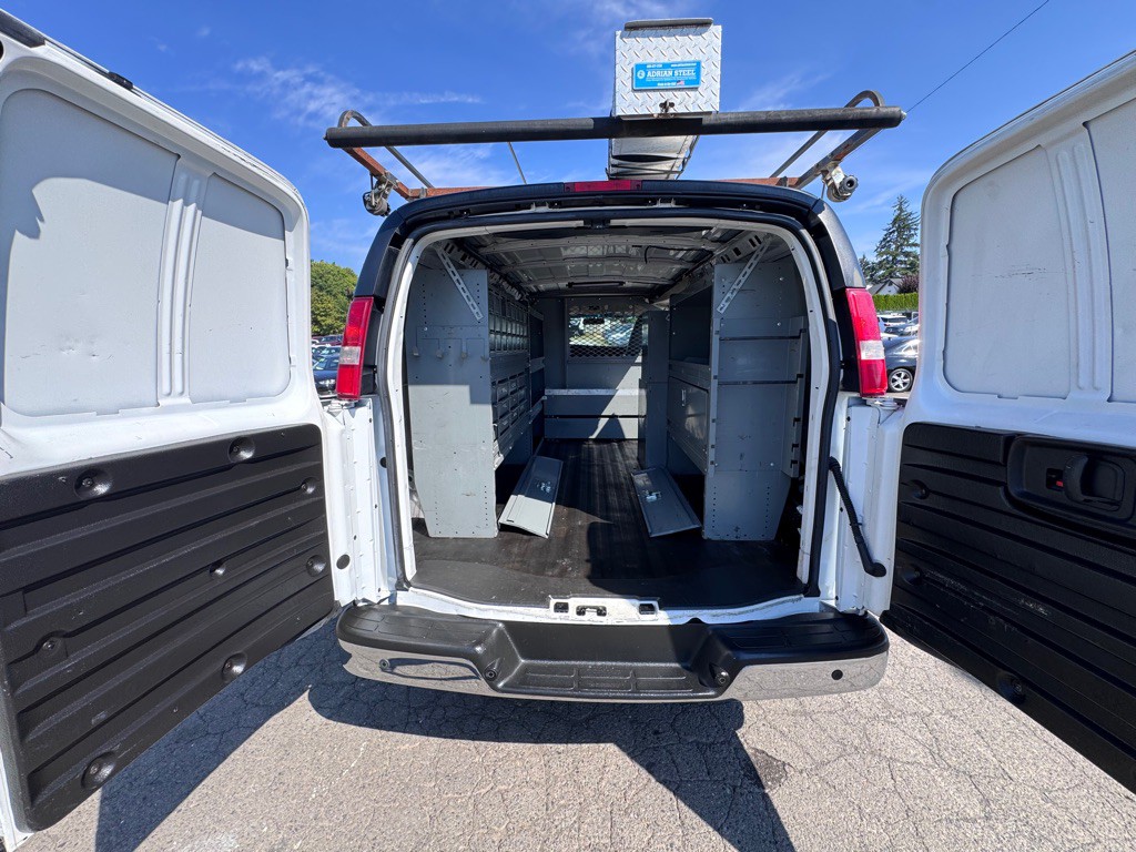 2015 Chevrolet Express Image 19