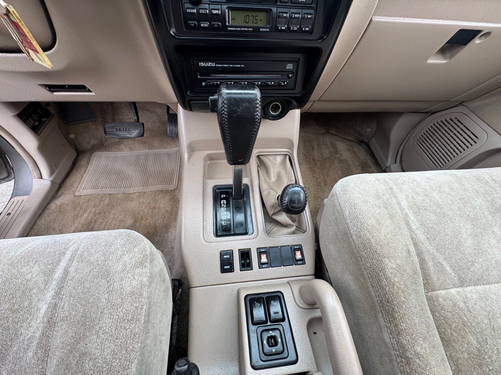 2000 Isuzu Trooper Image 11