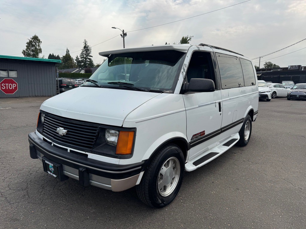 1994 Chevrolet Astro Image 1