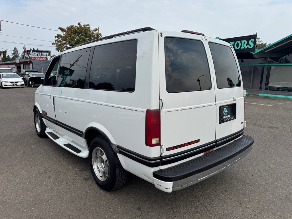 1994 Chevrolet Astro Image 3