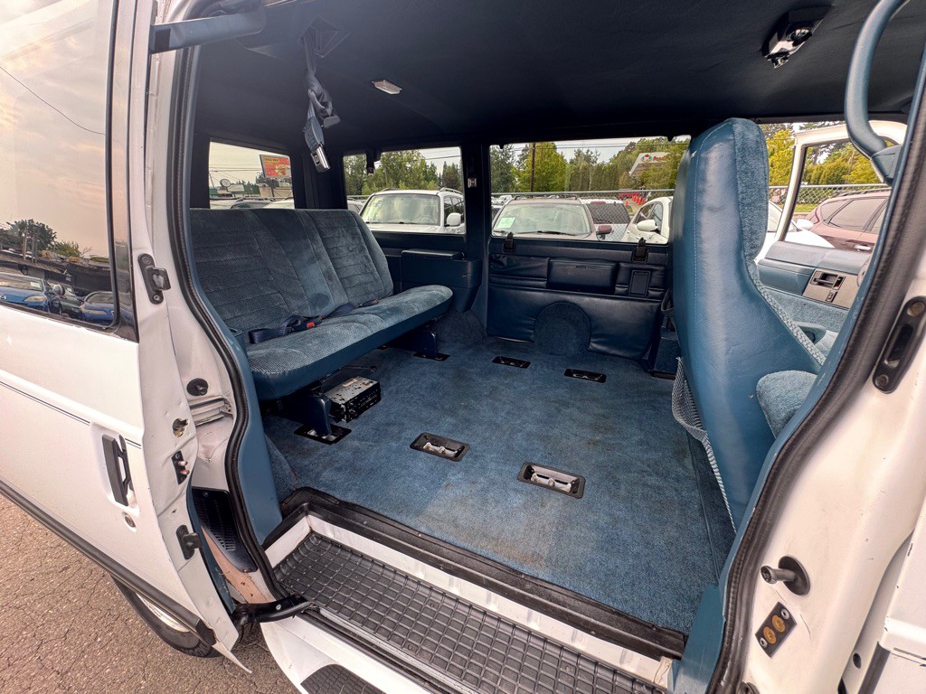 1994 Chevrolet Astro Image 12