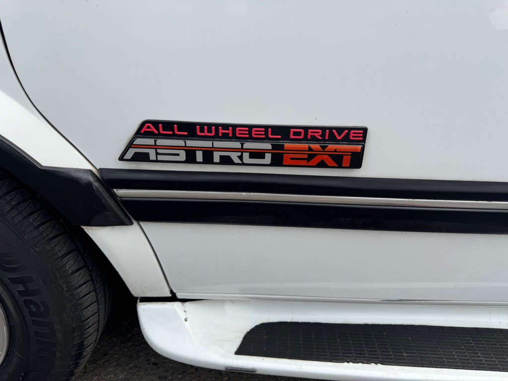 1994 Chevrolet Astro Image 14